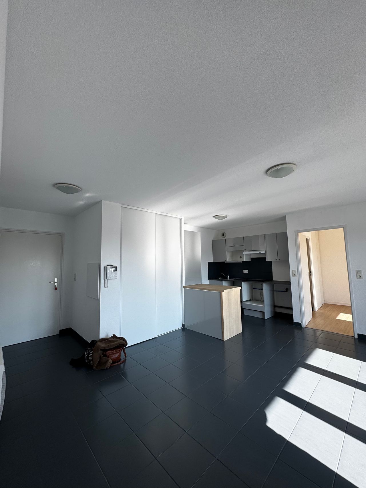 Avant - Niort (79) - Rénovation appartement après sinistre